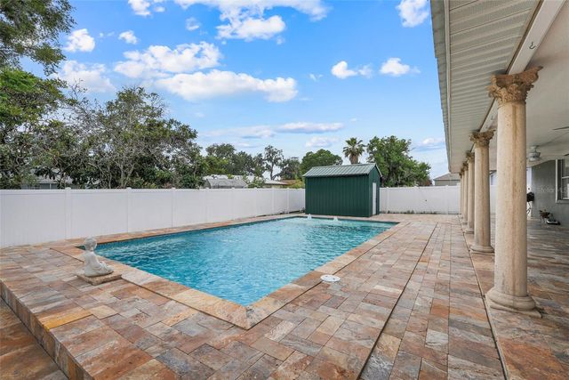 2735 BERKFORD CIRCLE, Lakeland, FL 33810