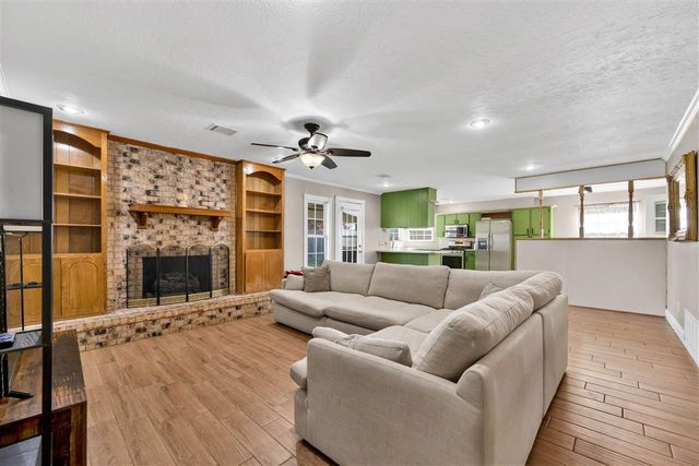 6818 NW Ferris Pl, Lawton, OK 73505