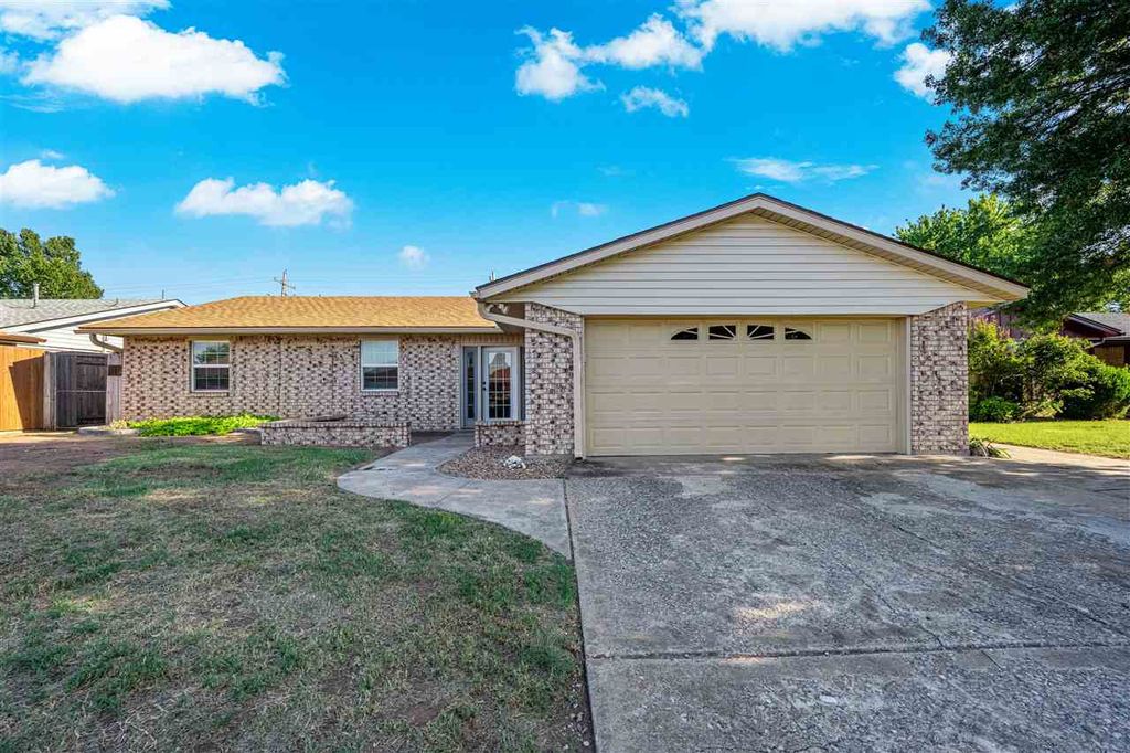 6818 NW Ferris Pl, Lawton, OK 73505
