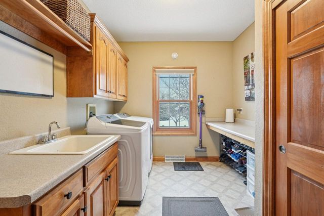 W291N4174 Prairie Wind CIRCLE S, Pewaukee, WI 53072