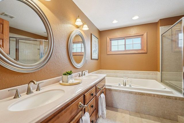 W291N4174 Prairie Wind CIRCLE S, Pewaukee, WI 53072