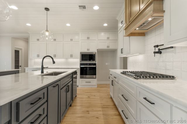 103 W 164th Place S, Glenpool, OK 74033