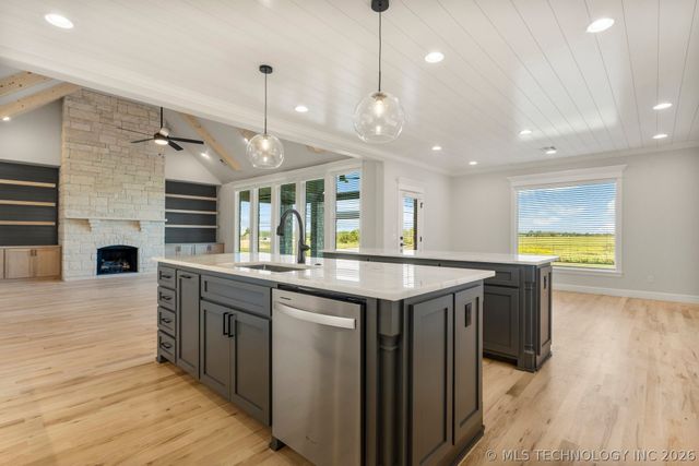 103 W 164th Place S, Glenpool, OK 74033