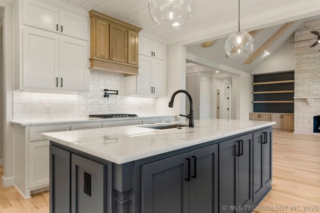 103 W 164th Place S, Glenpool, OK 74033