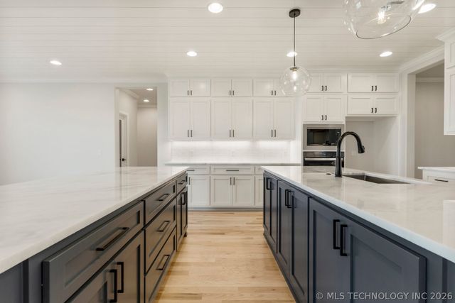 103 W 164th Place S, Glenpool, OK 74033