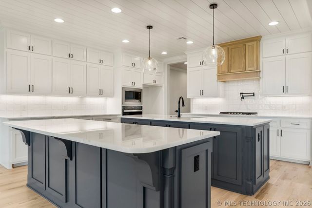 103 W 164th Place S, Glenpool, OK 74033