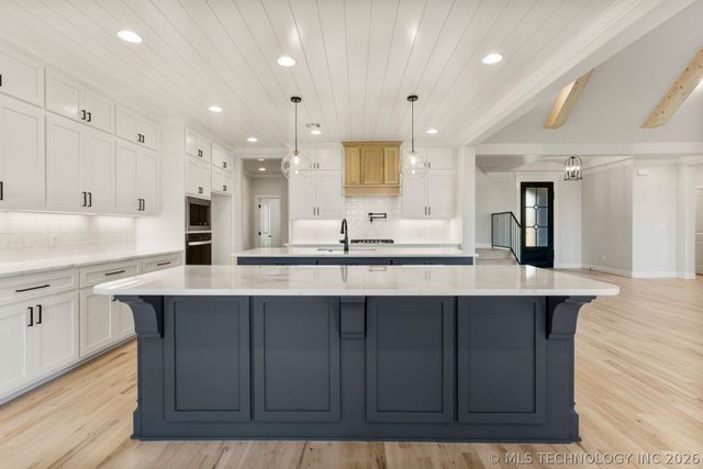 103 W 164th Place S, Glenpool, OK 74033