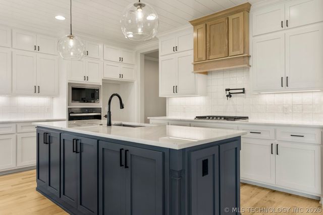 103 W 164th Place S, Glenpool, OK 74033