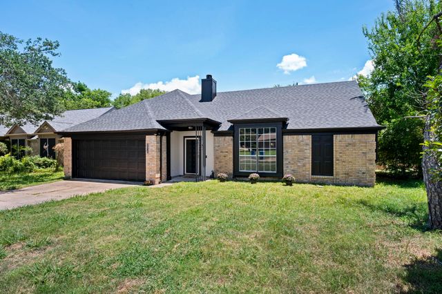 8018 Blackfin Drive, Rowlett, TX 75089