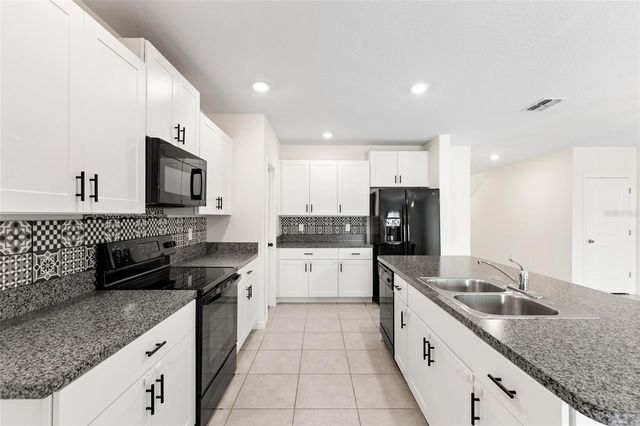 7310 PEARLY EVERLASTING AVENUE, Tampa, FL 33619