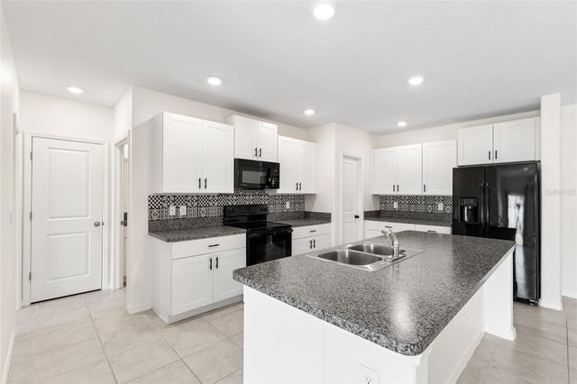 7310 PEARLY EVERLASTING AVENUE, Tampa, FL 33619