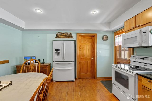 786 Wood Avenue, Colonia, NJ 07067