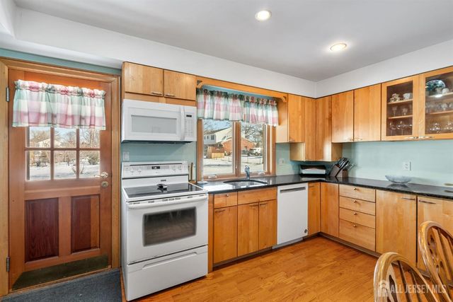 786 Wood Avenue, Colonia, NJ 07067