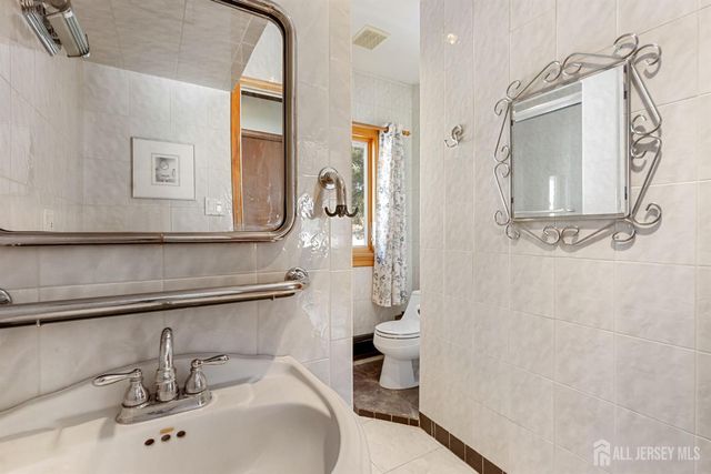 786 Wood Avenue, Colonia, NJ 07067