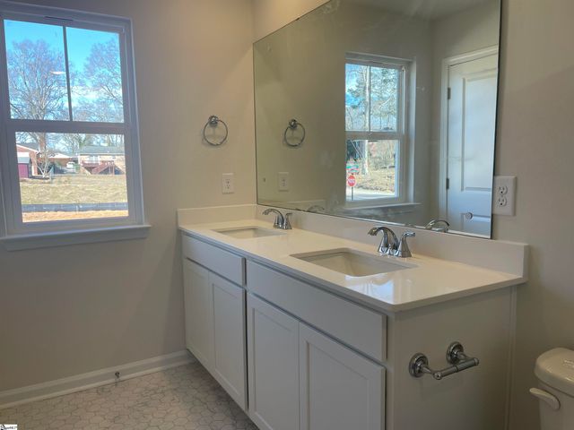 102 Wyndham Way, Laurens, SC 29360