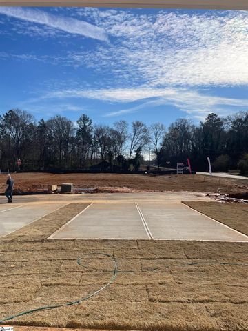 102 Wyndham Way, Laurens, SC 29360