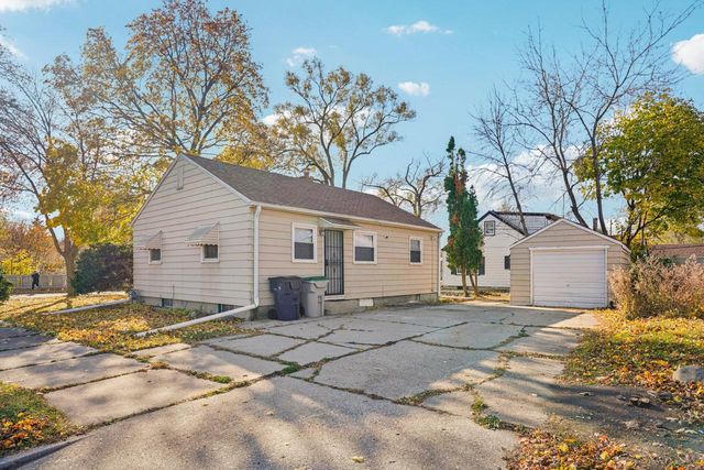 4004 W Congress STREET, Milwaukee, WI 53209