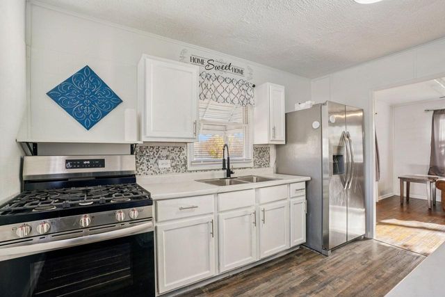 4004 W Congress STREET, Milwaukee, WI 53209