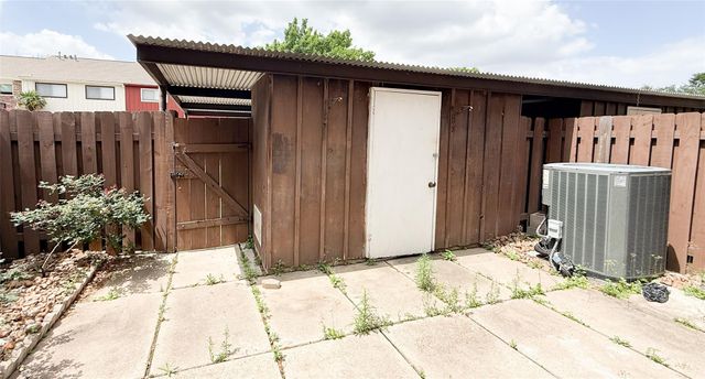 2226 Triway Lane 100, Houston, TX 77043