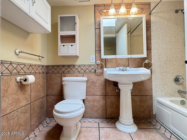 546 S ALLRED Drive, Tempe, AZ 85288