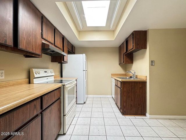 546 S ALLRED Drive, Tempe, AZ 85288