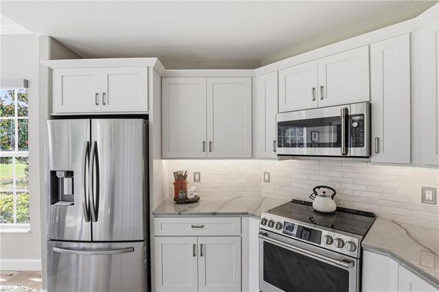 8040 Players Cove DR 102, Naples, FL 34113