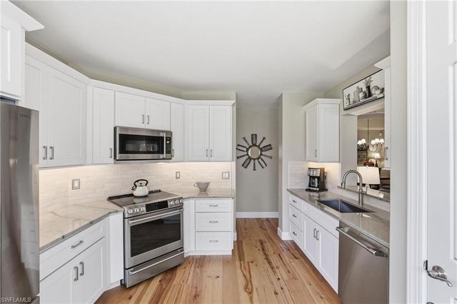 8040 Players Cove DR 102, Naples, FL 34113