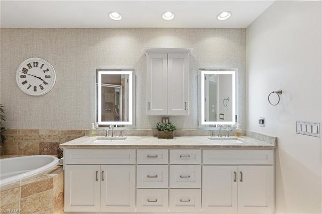 8040 Players Cove DR 102, Naples, FL 34113