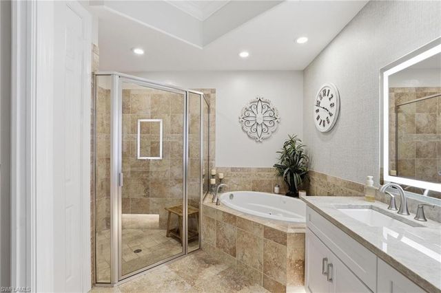 8040 Players Cove DR 102, Naples, FL 34113