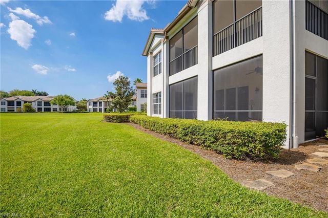 8040 Players Cove DR 102, Naples, FL 34113