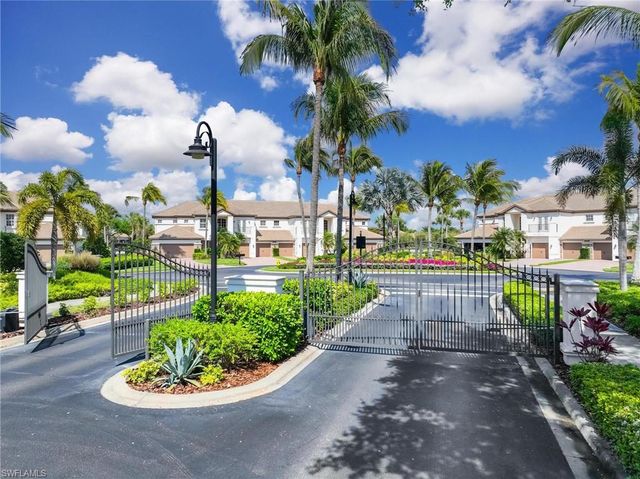 8040 Players Cove DR 102, Naples, FL 34113