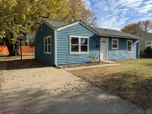 3342 SE Irvingham ST, Topeka, KS 66605