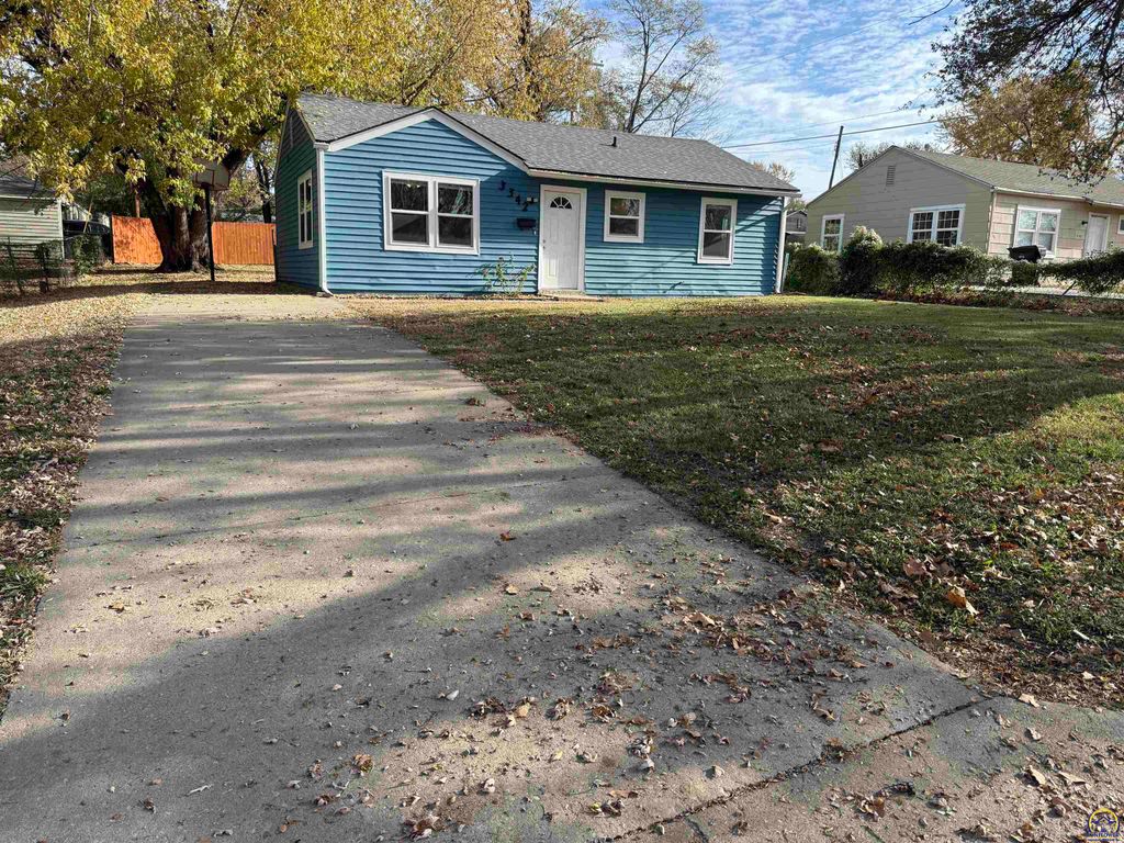 3342 SE Irvingham ST, Topeka, KS 66605