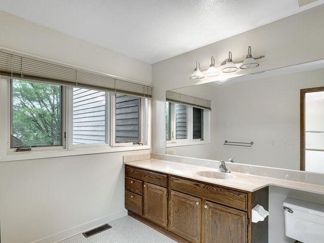 1381 Spencer Road W, Saint Paul, MN 55108