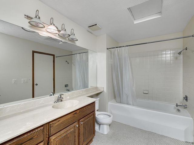 1381 Spencer Road W, Saint Paul, MN 55108
