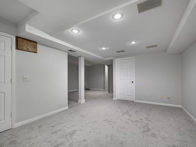 1381 Spencer Road W, Saint Paul, MN 55108