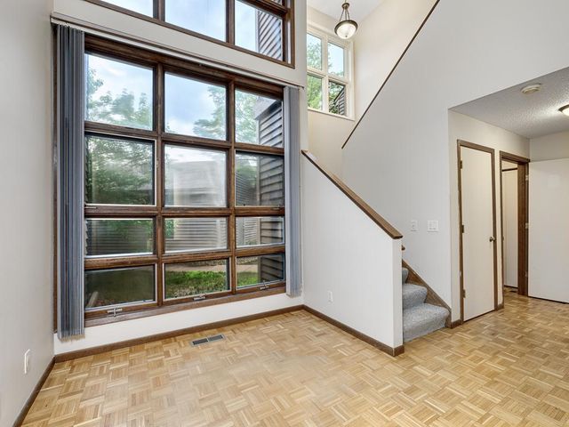 1381 Spencer Road W, Saint Paul, MN 55108