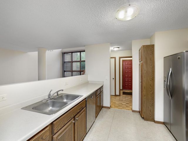 1381 Spencer Road W, Saint Paul, MN 55108