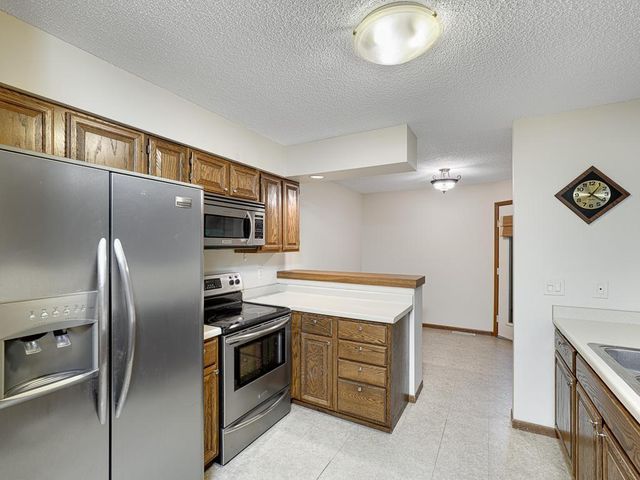 1381 Spencer Road W, Saint Paul, MN 55108