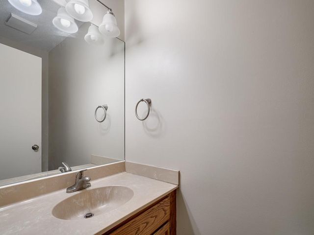 1381 Spencer Road W, Saint Paul, MN 55108