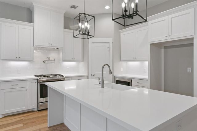 1119 E 27th Street, Houston, TX 77009