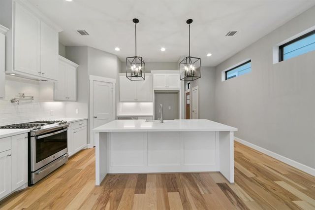 1119 E 27th Street, Houston, TX 77009