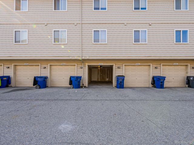 642 LYDIA Lane, Pontiac, MI 48341