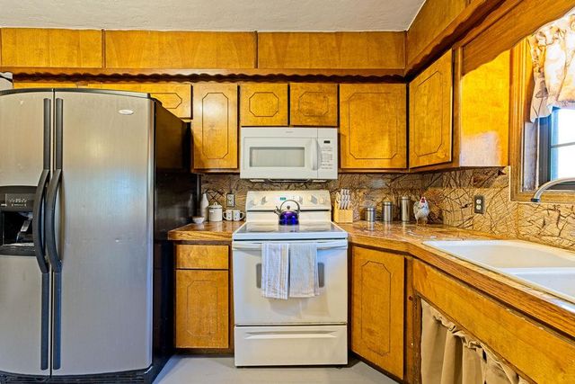 11301 Canyon Oaks Drive, Mcloud, OK 74851