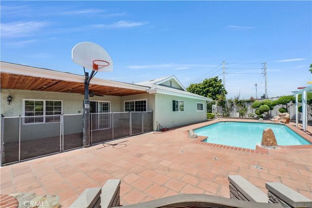 9820 Calendula, Westminster, CA 92683