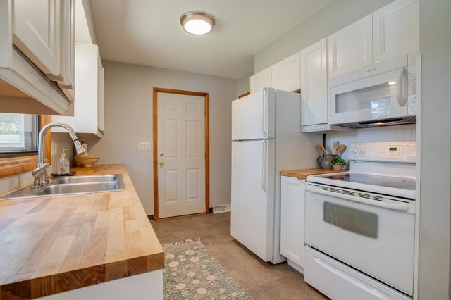 1842 15th Street S, Fargo, ND 58103