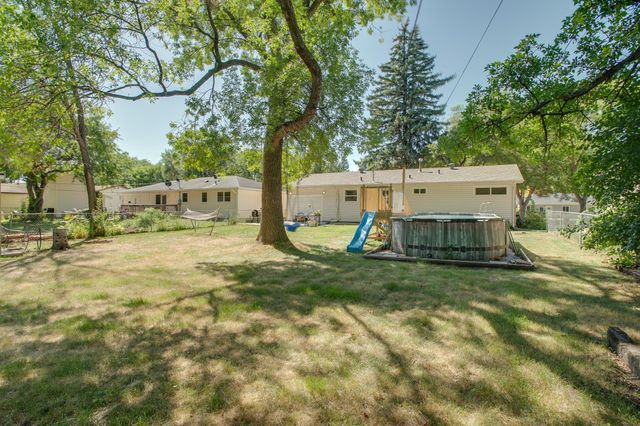 1842 15th Street S, Fargo, ND 58103