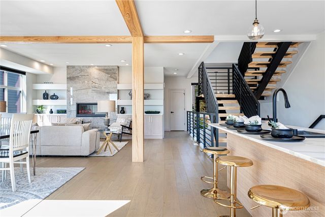 7107 Aurora Avenue N, Seattle, WA 98103