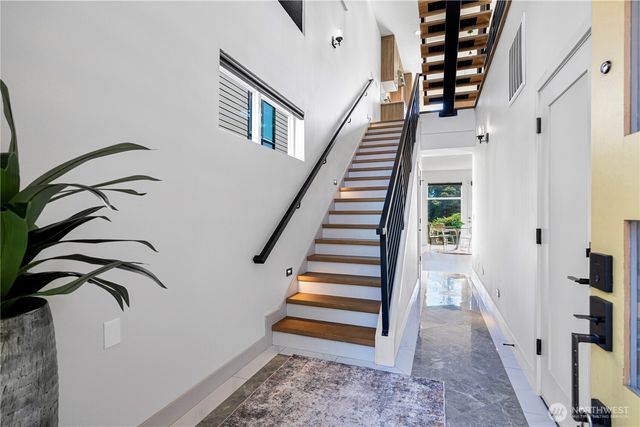 7107 Aurora Avenue N, Seattle, WA 98103