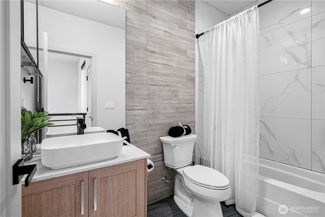7107 Aurora Avenue N, Seattle, WA 98103